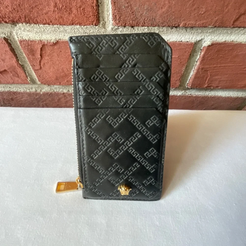 •Versace Black Leather Embossed La Grecca Medusa Cards Holder Zip Coins Wallet